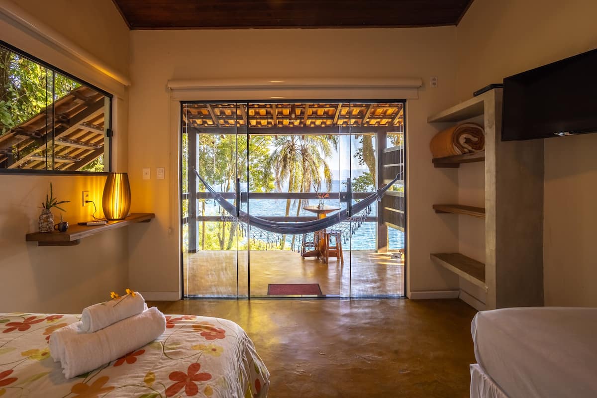 Suite Master Vista Para o Mar | Minibar y ropa de cama