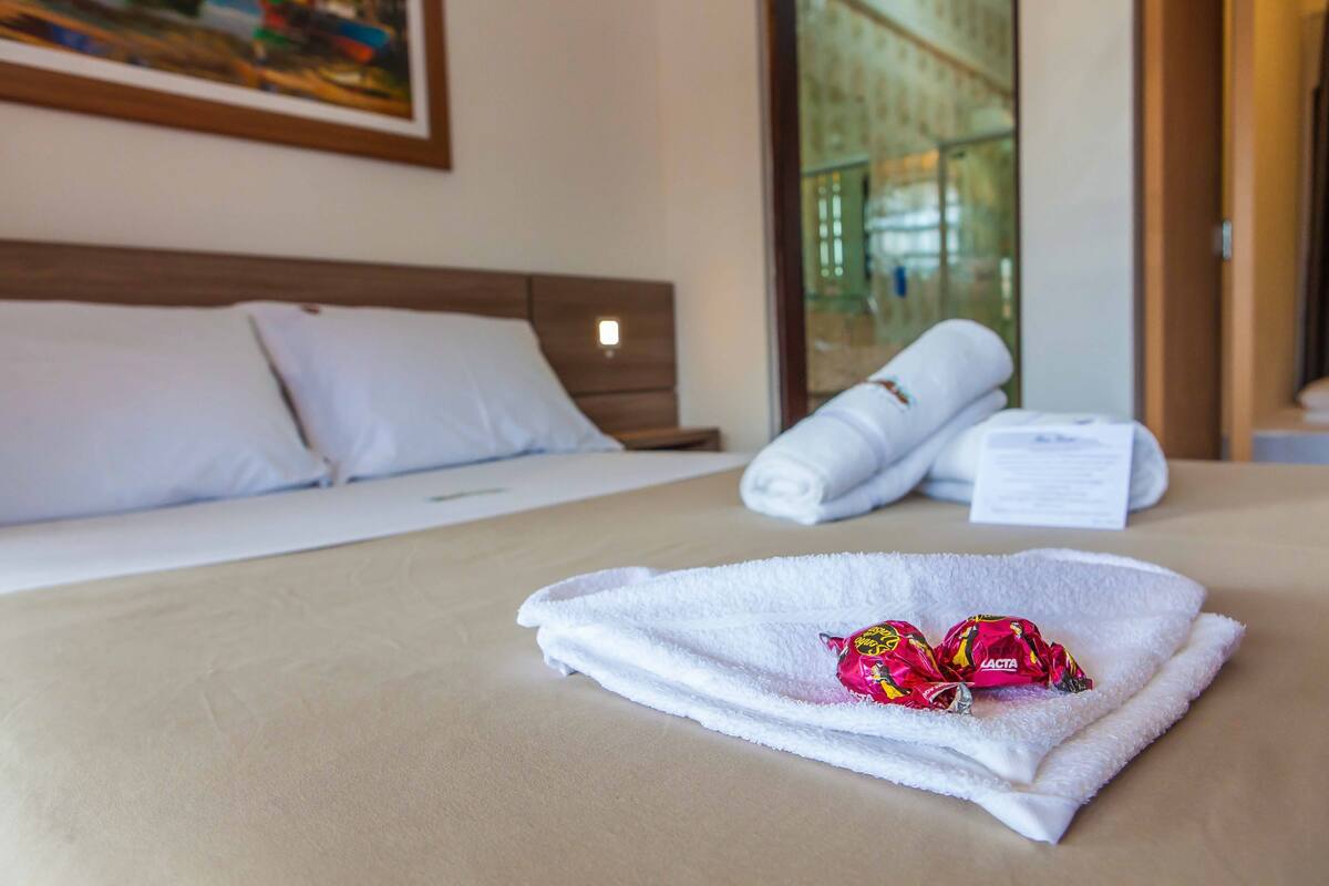 deluxe suite | laptop workspace, free wifi, bed sheets