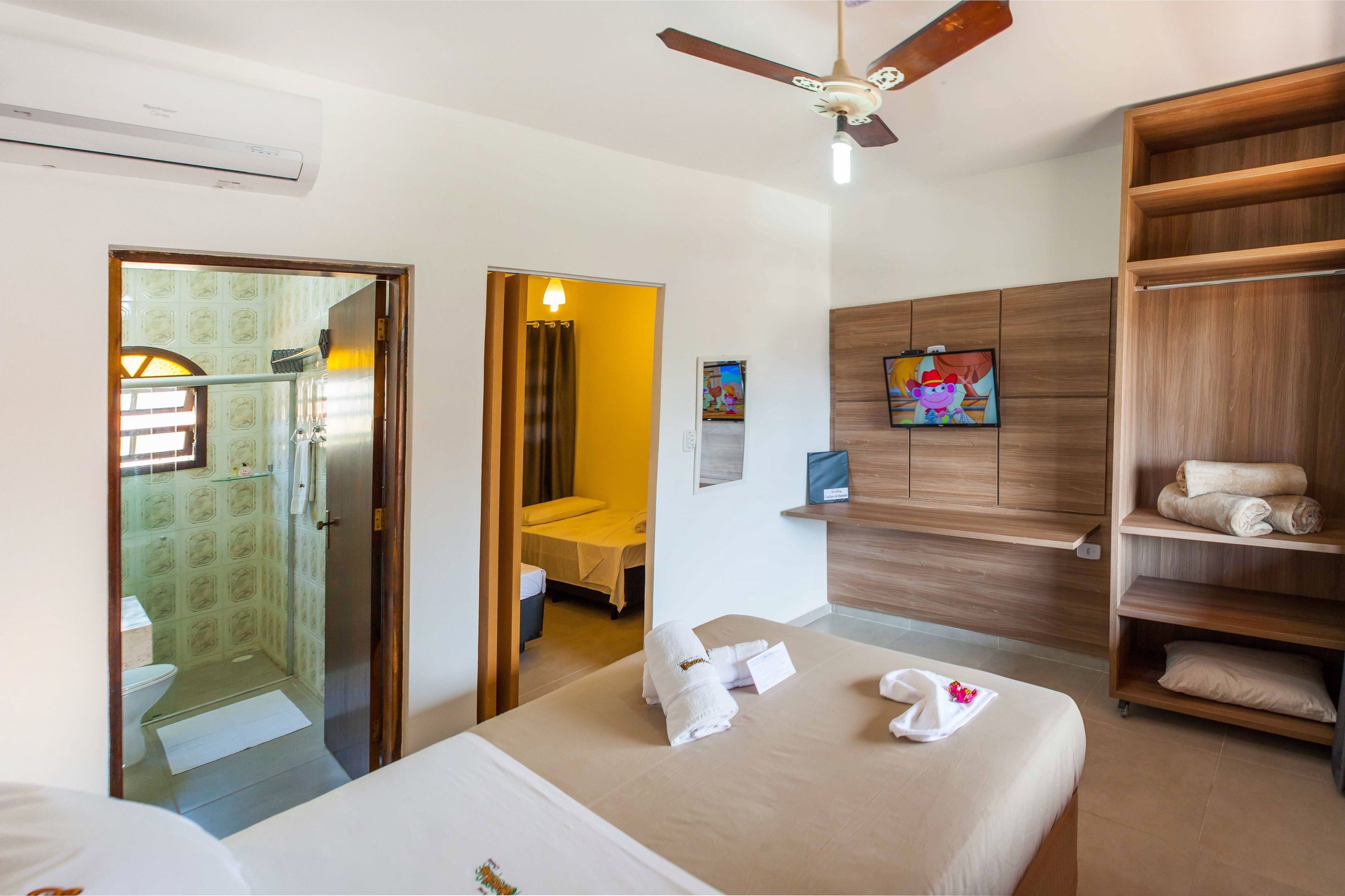 deluxe suite | laptop workspace, free wifi, bed sheets