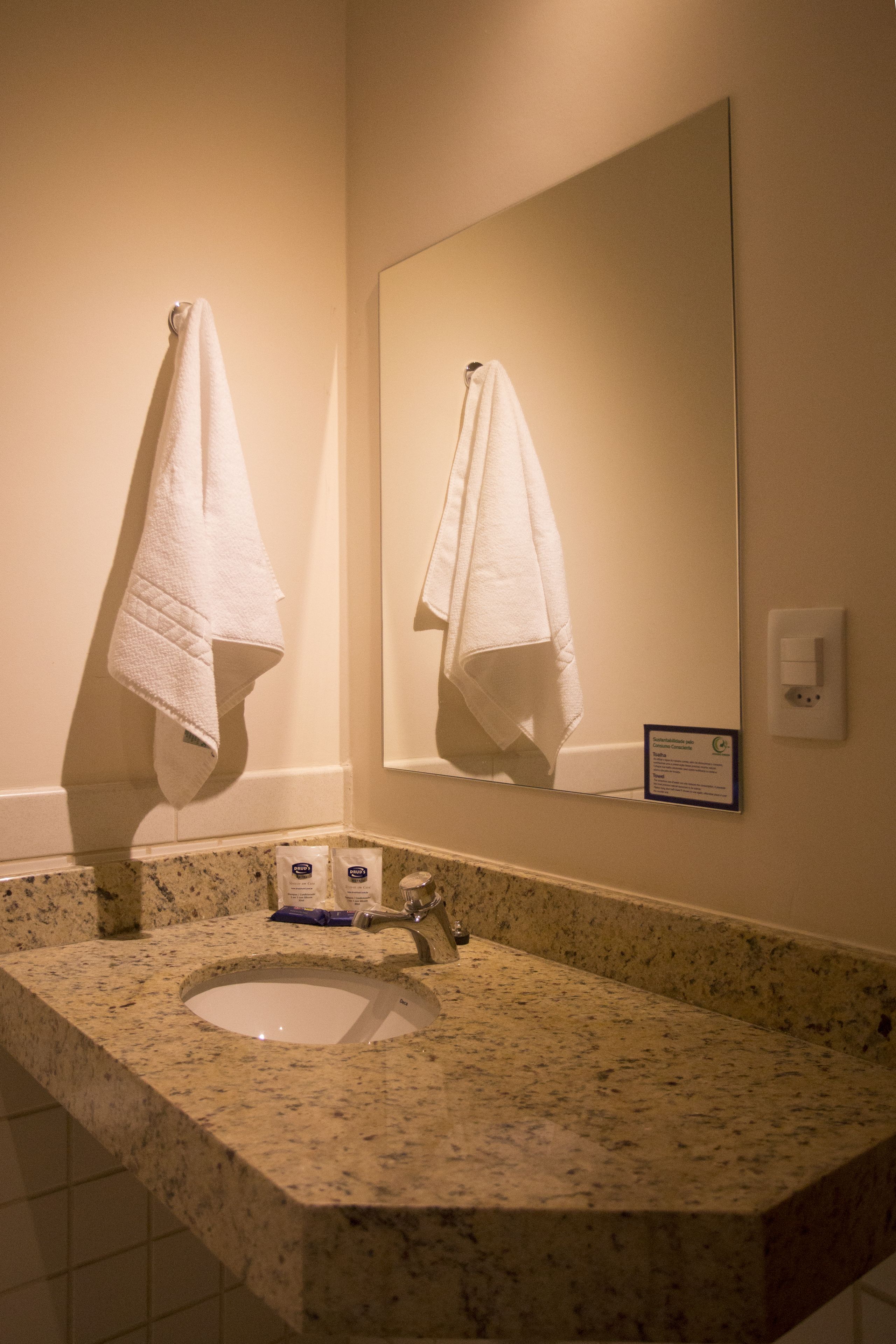 standard twin room | bathroom | shower, towels