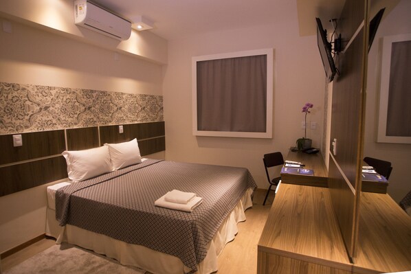 スタンダード ダブルルーム | ミニバー、セーフティボックス (室内)、デスク、ノートパソコン用作業スペース