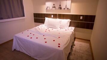 Quarto luxo | Frigobar, cofres nos quartos, escrivaninha