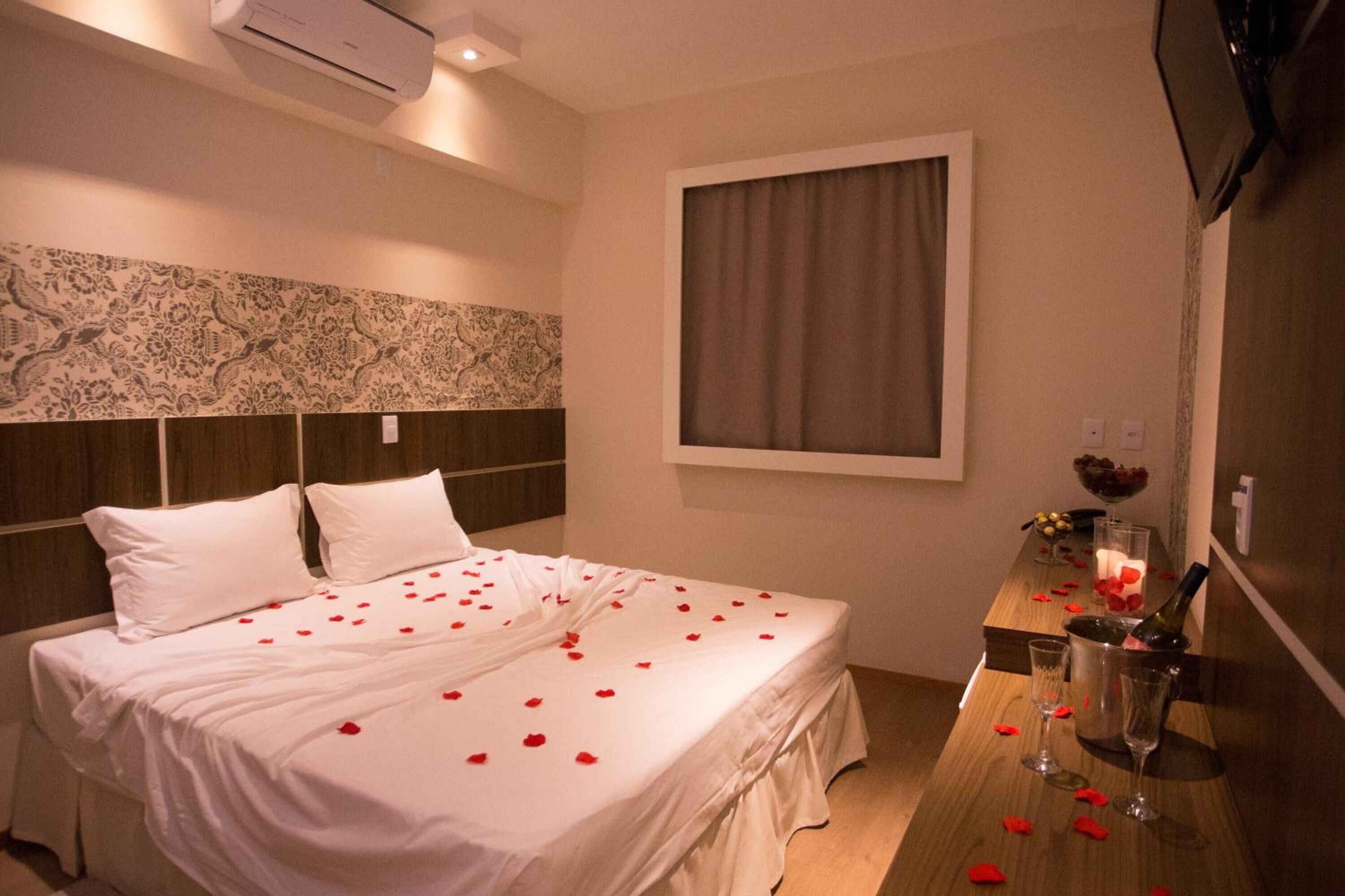 minibar, in-room safe, desk, laptop workspace