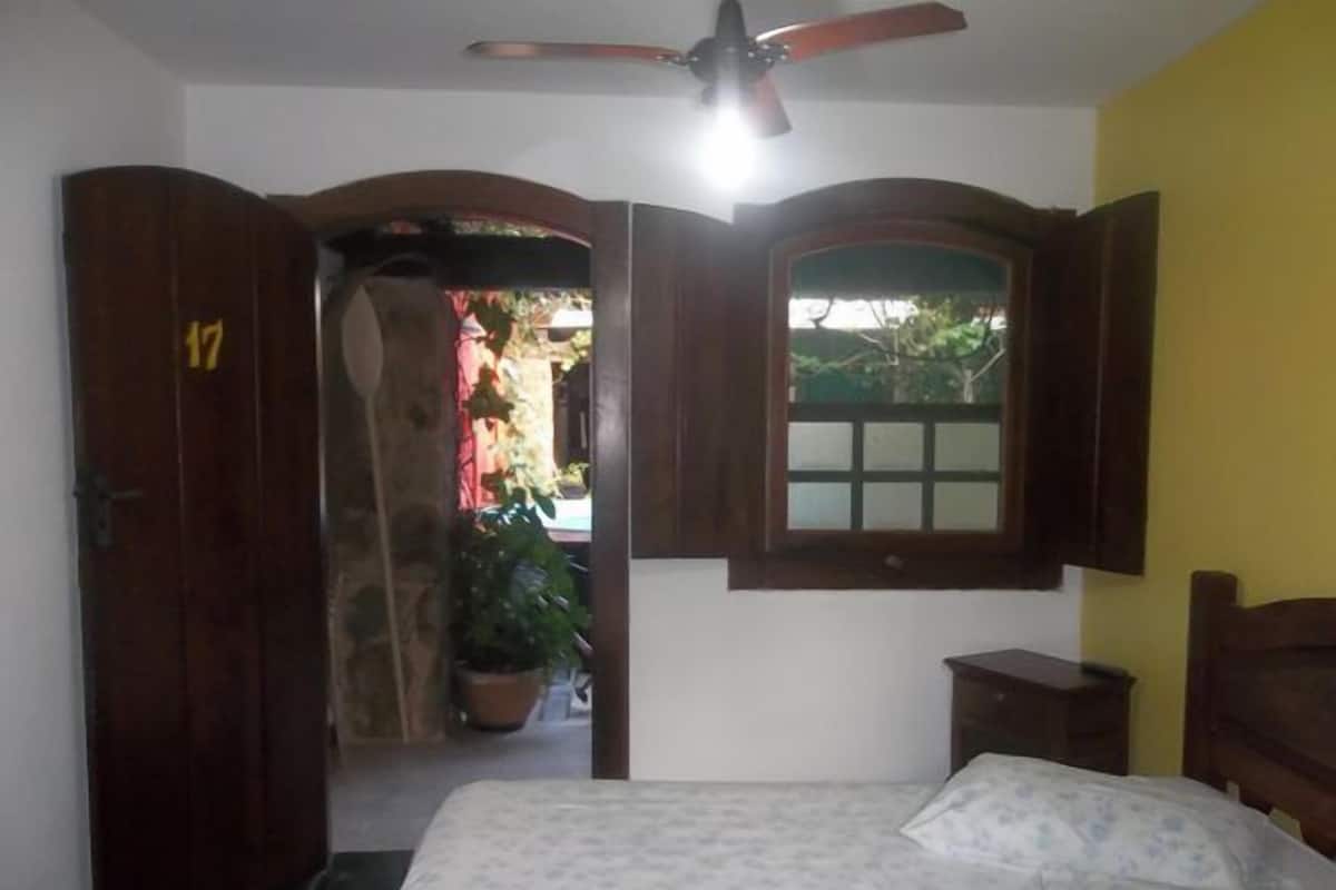 Quarto Duplo com cama de casal | Frigobar, Wi-Fi de cortesia, roupa de cama