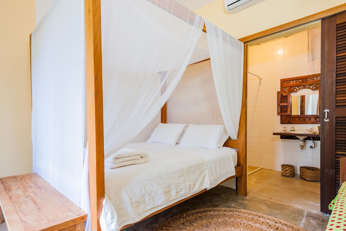 Suite, Accessible, Garden View | Pillowtop beds, WiFi (free), bed sheets