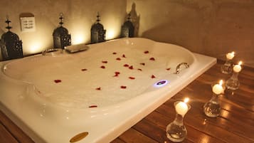 Massagens com pedras quentes, massagens musculares profundas