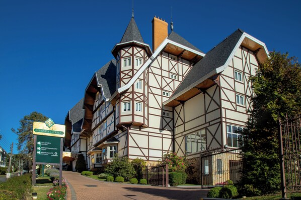 Fachada de la propiedad