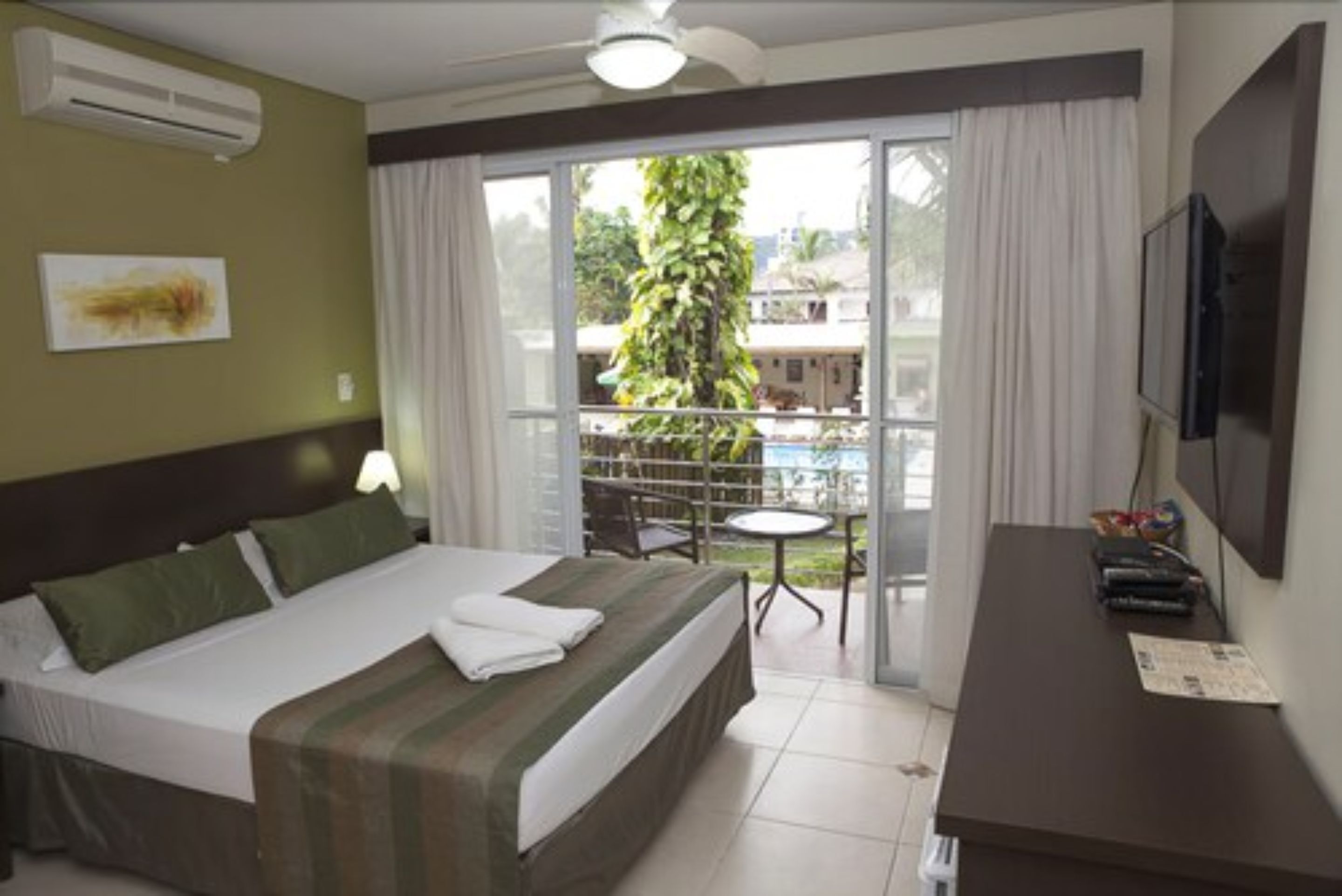 Minibar, desk, free WiFi, bed sheets