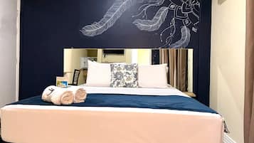 Quarto casal premium | Espaço de trabalho para notebook, Wi-Fi de cortesia, roupa de cama