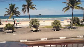 Beach nearby, white sand, sun-loungers, beach umbrellas