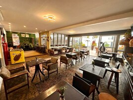 Desayuno buffet incluido todos los días 