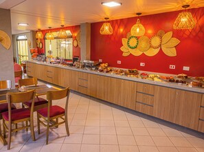 Free daily buffet breakfast - Ubatuba Eco Hotel (Ubatuba)