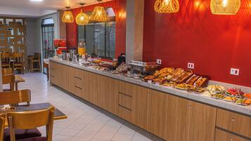Free daily buffet breakfast