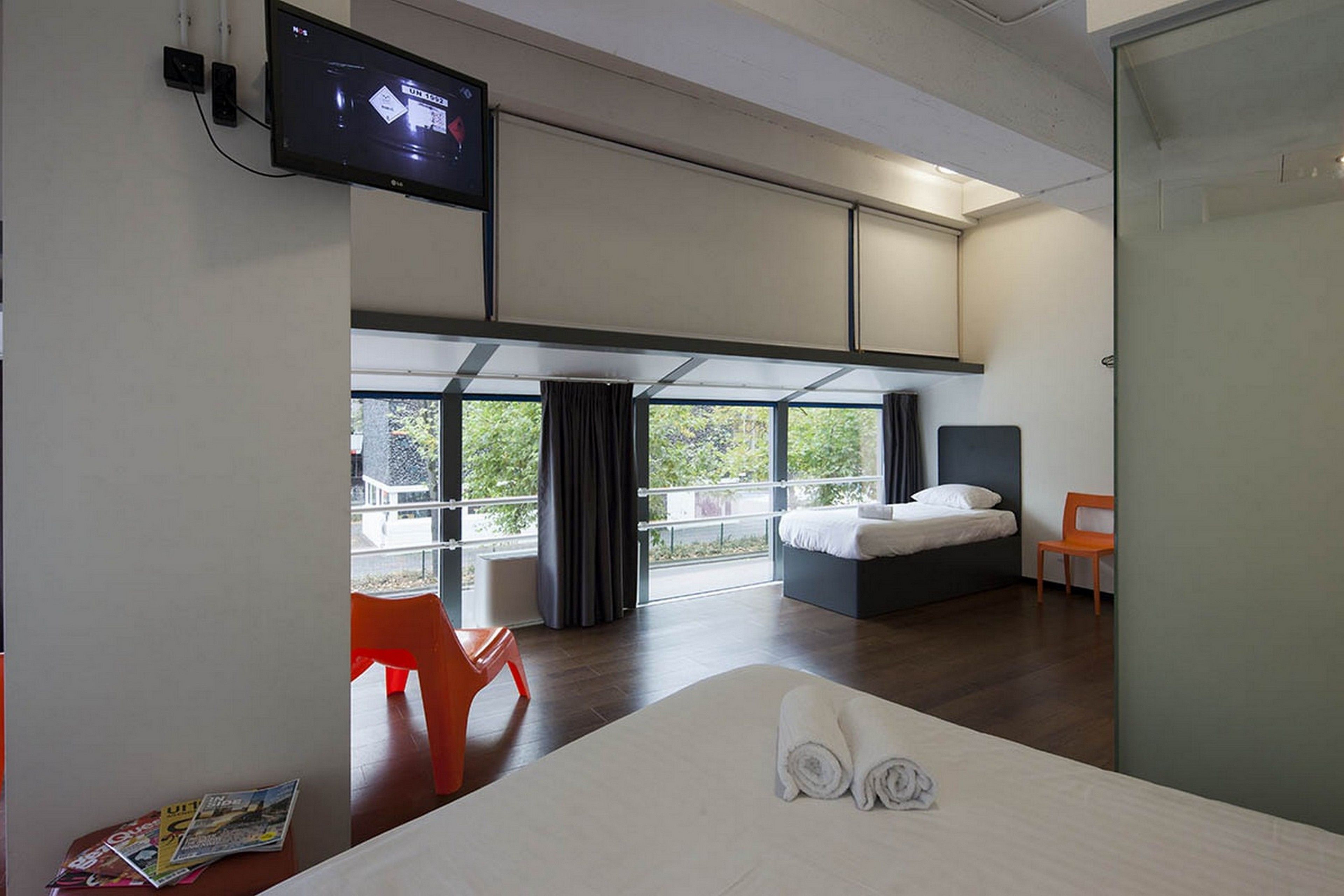 Neljän hengen huone | Silitysrauta/-lauta, ilmainen Wi-Fi, vuodevaatteet