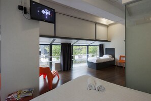 Habitación cuádruple | Tabla de planchar con plancha, wifi gratis y ropa de cama 