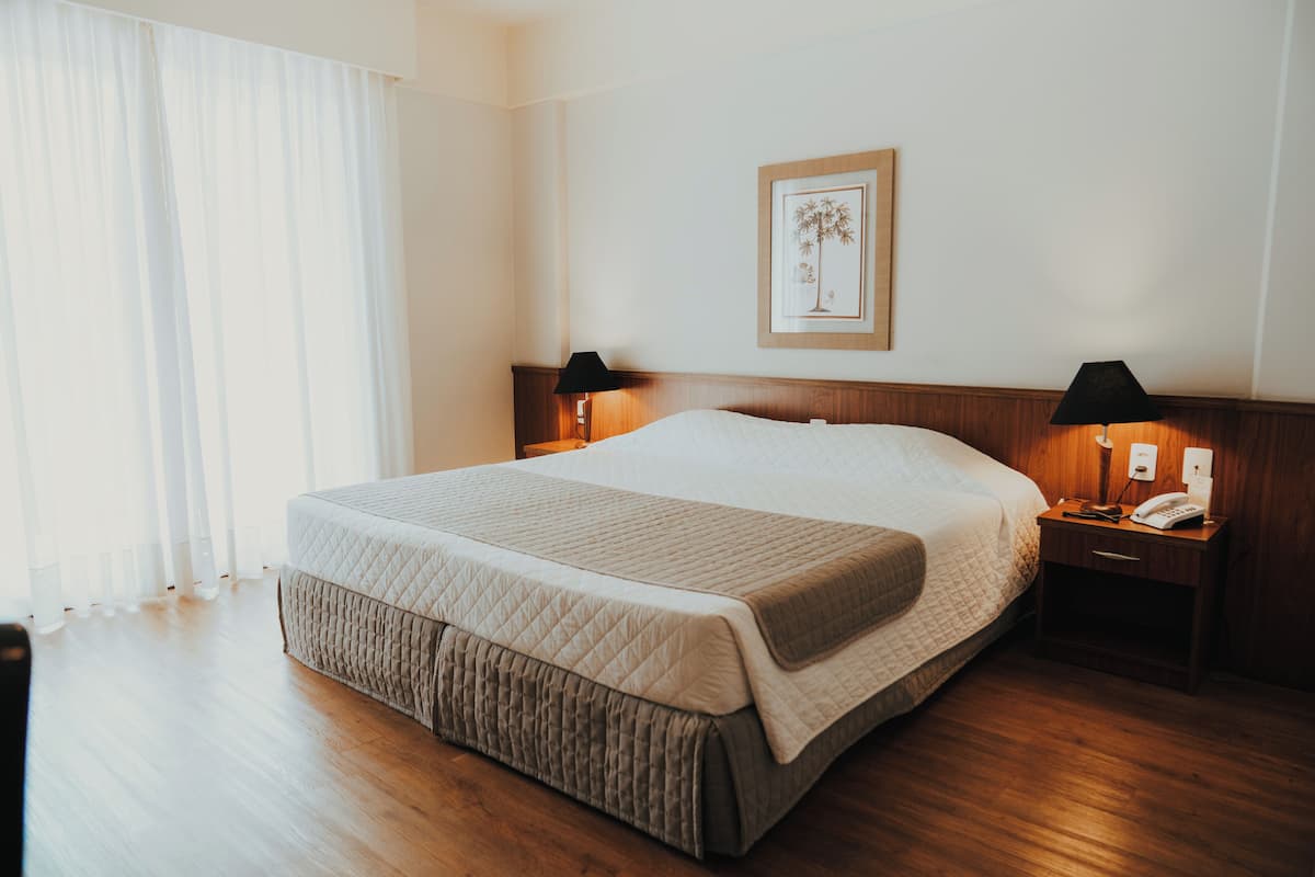 Chambre Deluxe | Minibar, coffres-forts dans les chambres, chambres insonorisées