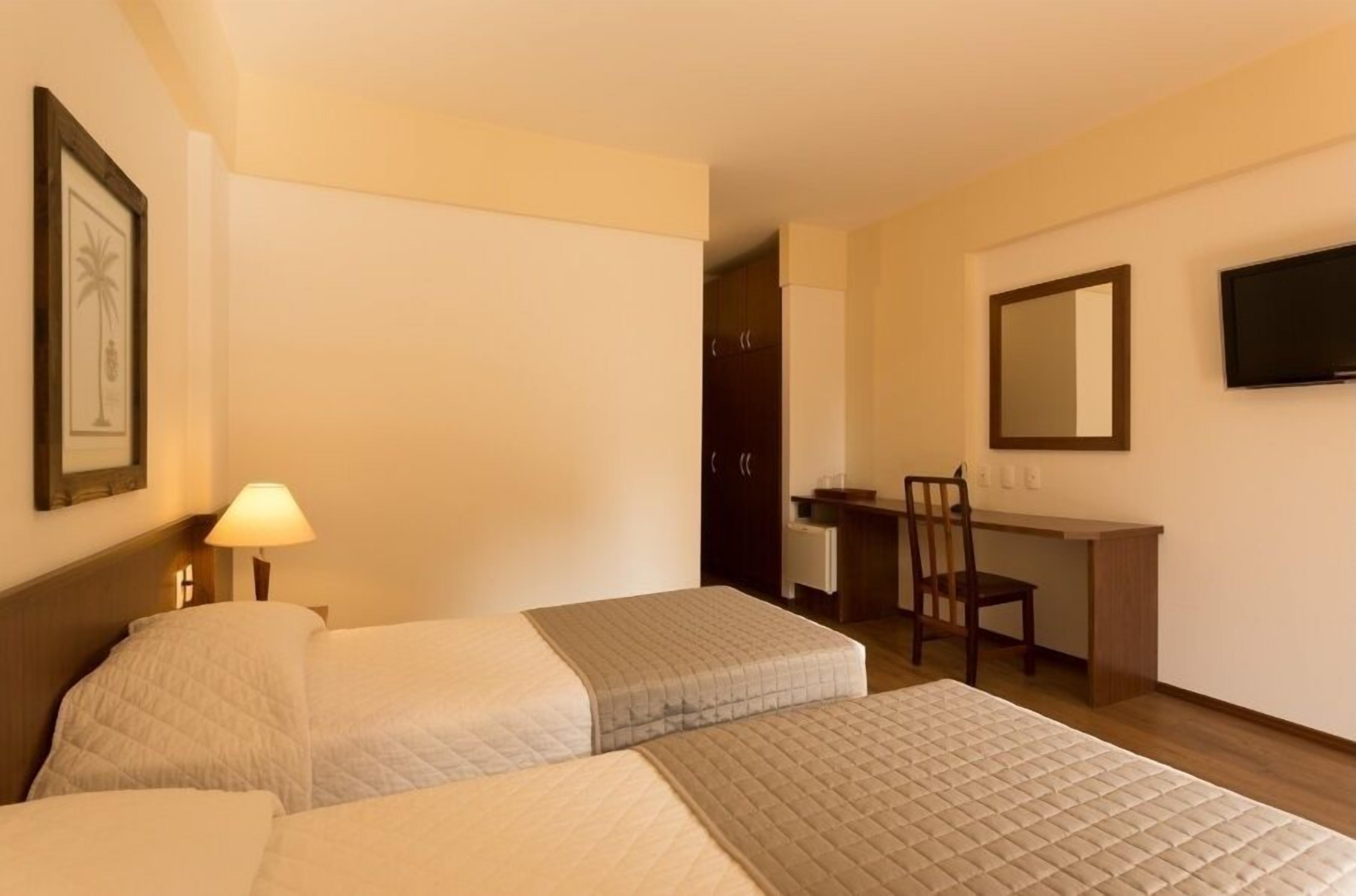 deluxe room | television