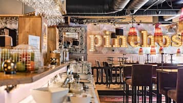 Bao gồm bữa sáng buffet hàng ngày