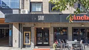 A hotel entrance with a sign reading "HOTEL SAVOY KARLSBAD." - Best Western Hotel Savoy (Karlstad)