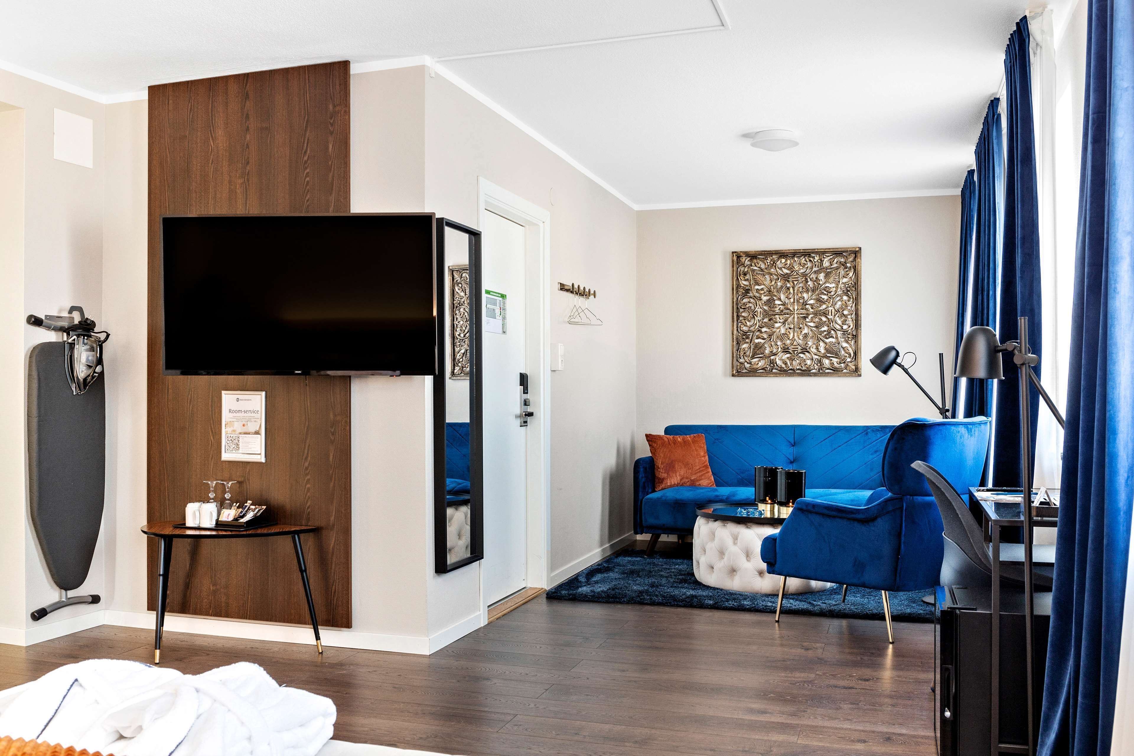 ห้องซูพีเรีย, เตียงคิงไซส์ 1 เตียง, ปลอดบุหรี่, อ่างน้ำวน (with Sofabed) | โต๊ะทำงาน, พื้นที่ทำงานแบบใช้แล็ปท็อป, ผ้าม่านกันแสง, เตารีด/โต๊ะรีดผ้า