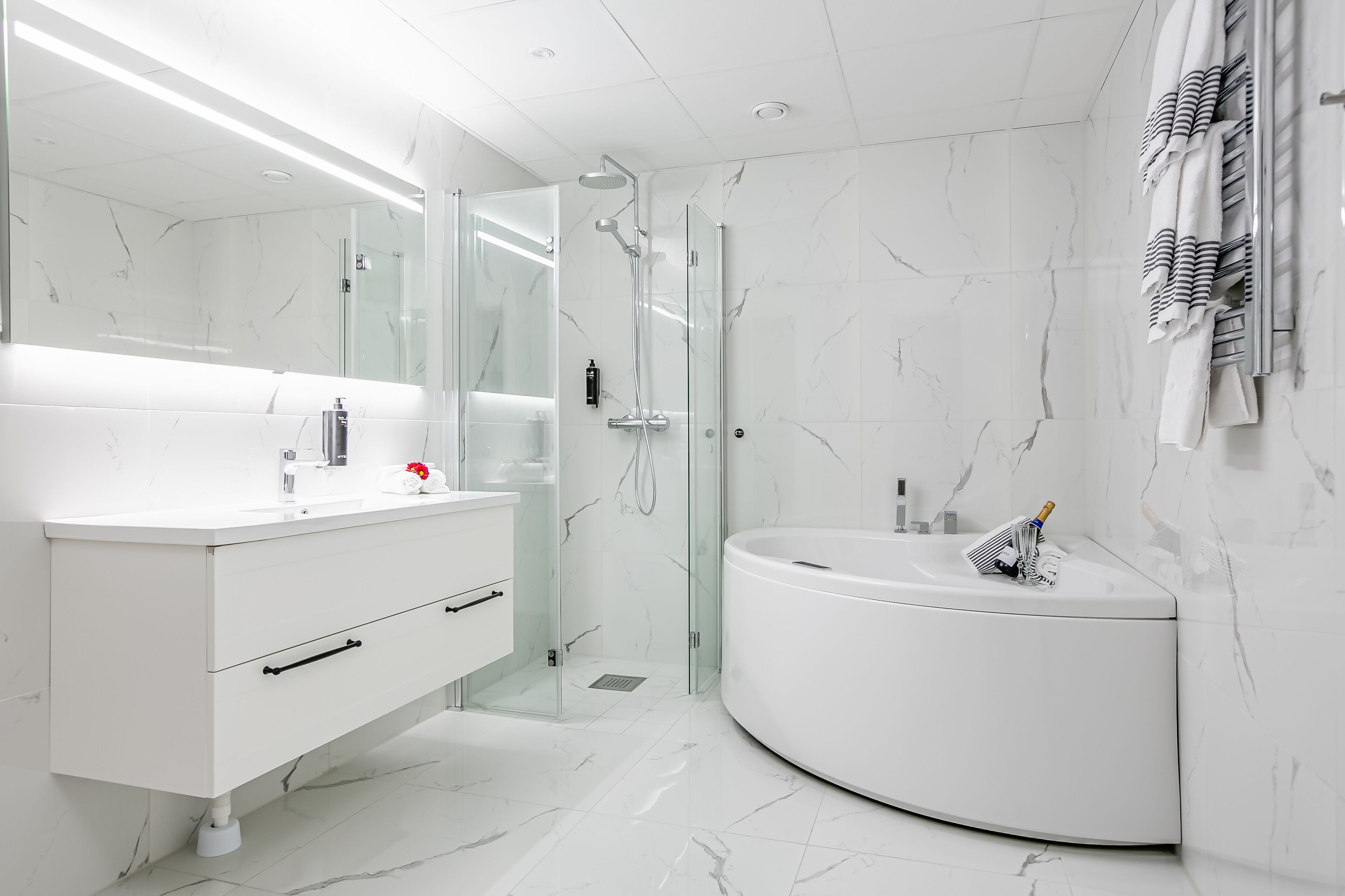 Superior Room, 1 King Bed, Non Smoking, Jetted Tub (with Sofabed) | Bathroom | Eco-friendly toiletries, hair dryer, towels, soap