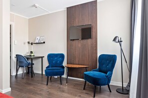 Standard Room, 1 King Bed, Non Smoking (Shower Only)