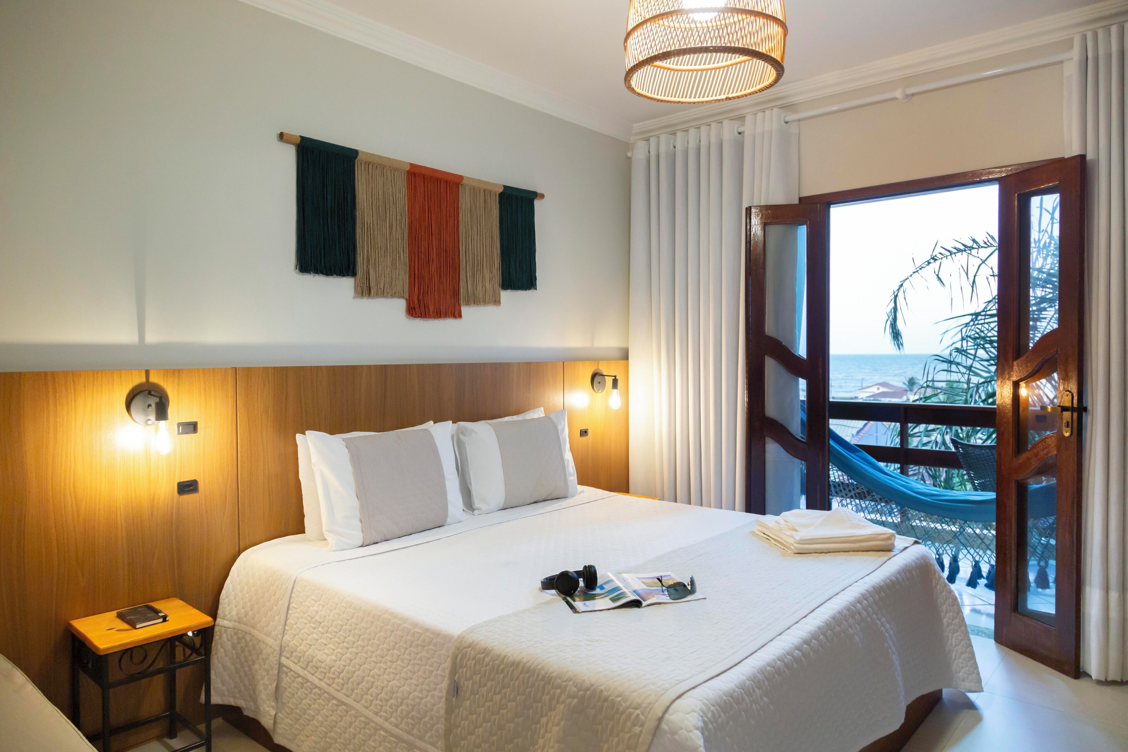 Minibar, free WiFi, bed sheets