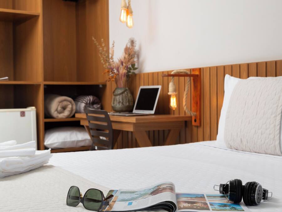 Minibar, free WiFi, bed sheets