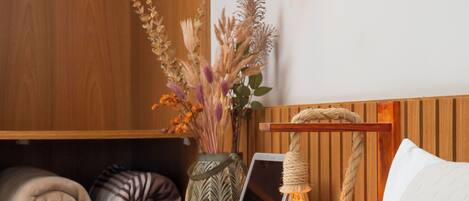 Minibar, free WiFi, bed sheets