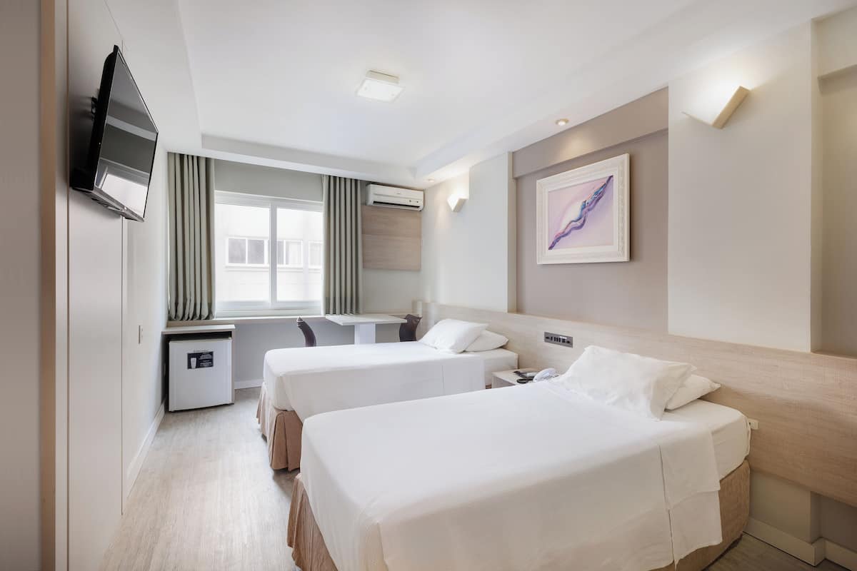 Executive Twin Room | 1 bedroom, minibar, in-room safe, desk