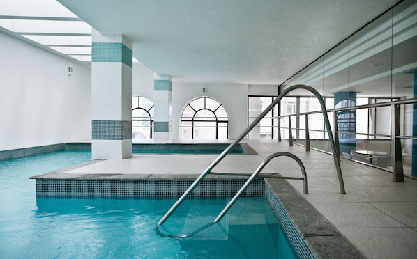 Indoor pool, pool loungers
