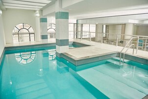 Indoor pool, sun loungers