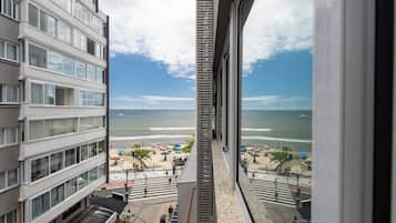 1 quarto, frigobar, cofres nos quartos, escrivaninha