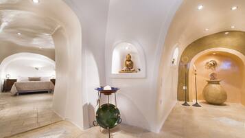 Family Suite | In-room safe, free cots/infant beds, free WiFi, bed sheets