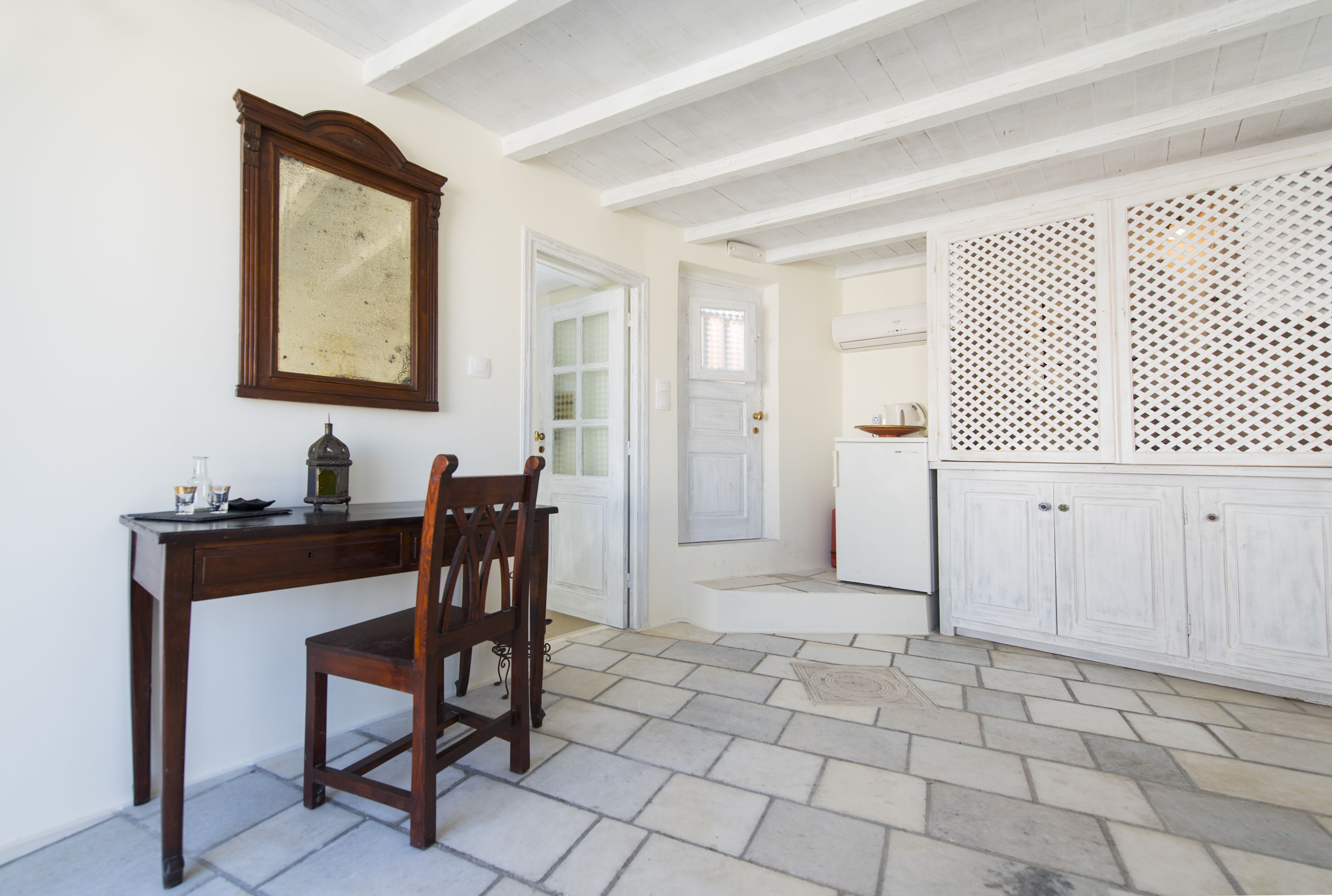 studio, mezzanine | private kitchenette | fridge, coffee/tea maker, electric kettle