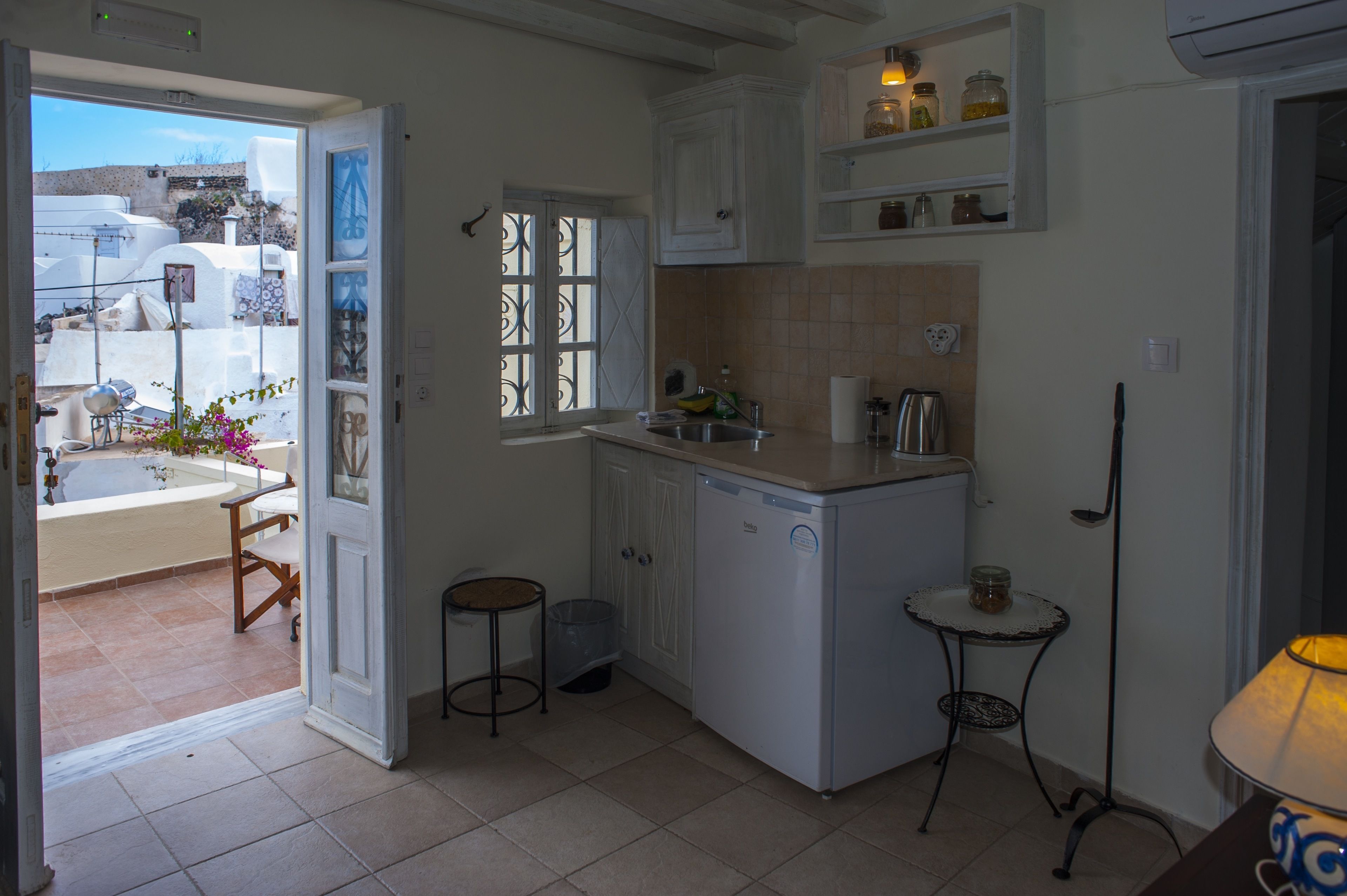 studio | private kitchenette | fridge, coffee/tea maker, electric kettle