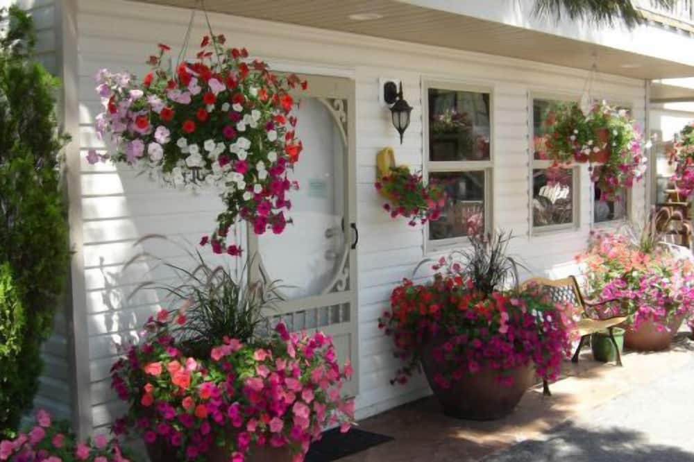 Beachside Motel