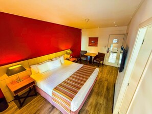 Luxo Duplo | Premium bedding, minibar, in-room safe, desk - Ferraretto Guarujá Hotel & Spa (Guarujá)