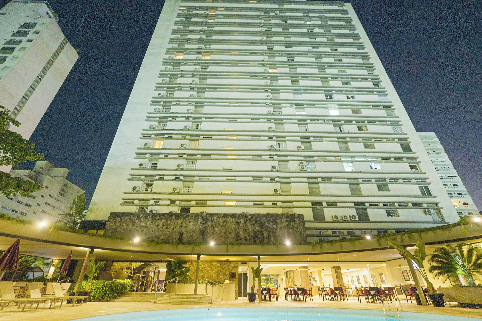Bagian depan properti - sore/malam