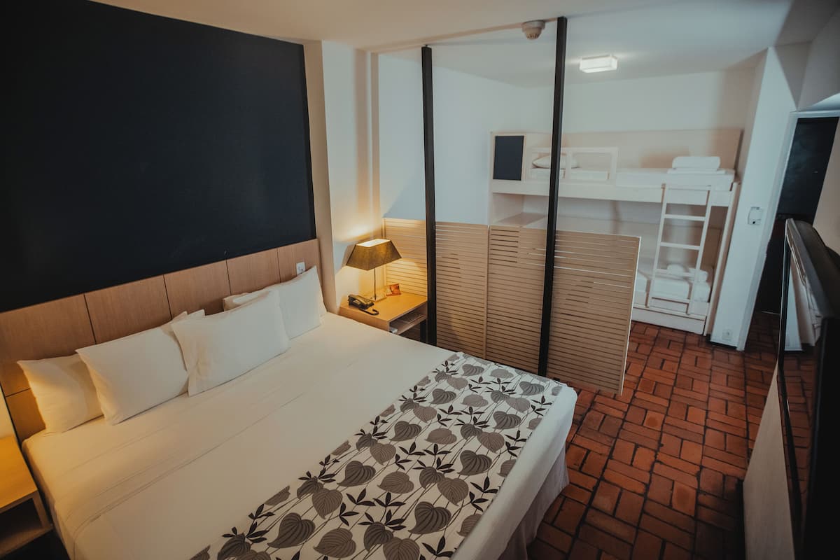 Superior-Vierbettzimmer | Hochwertige Bettwaren, Minibar, Zimmersafe, Schreibtisch