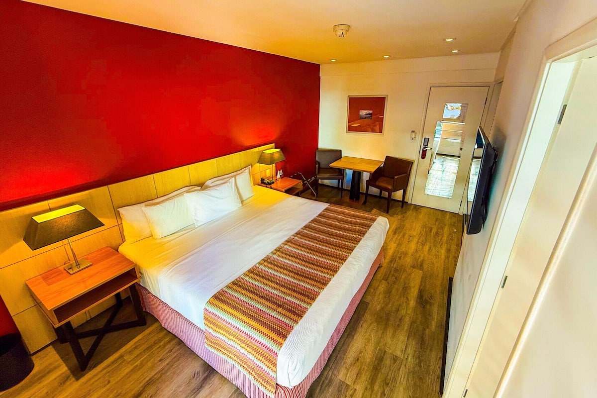 Premium bedding, minibar, in-room safe, desk