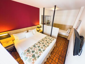 Superior Triplo | Roupas de cama premium, frigobar, cofres nos quartos, escrivaninha