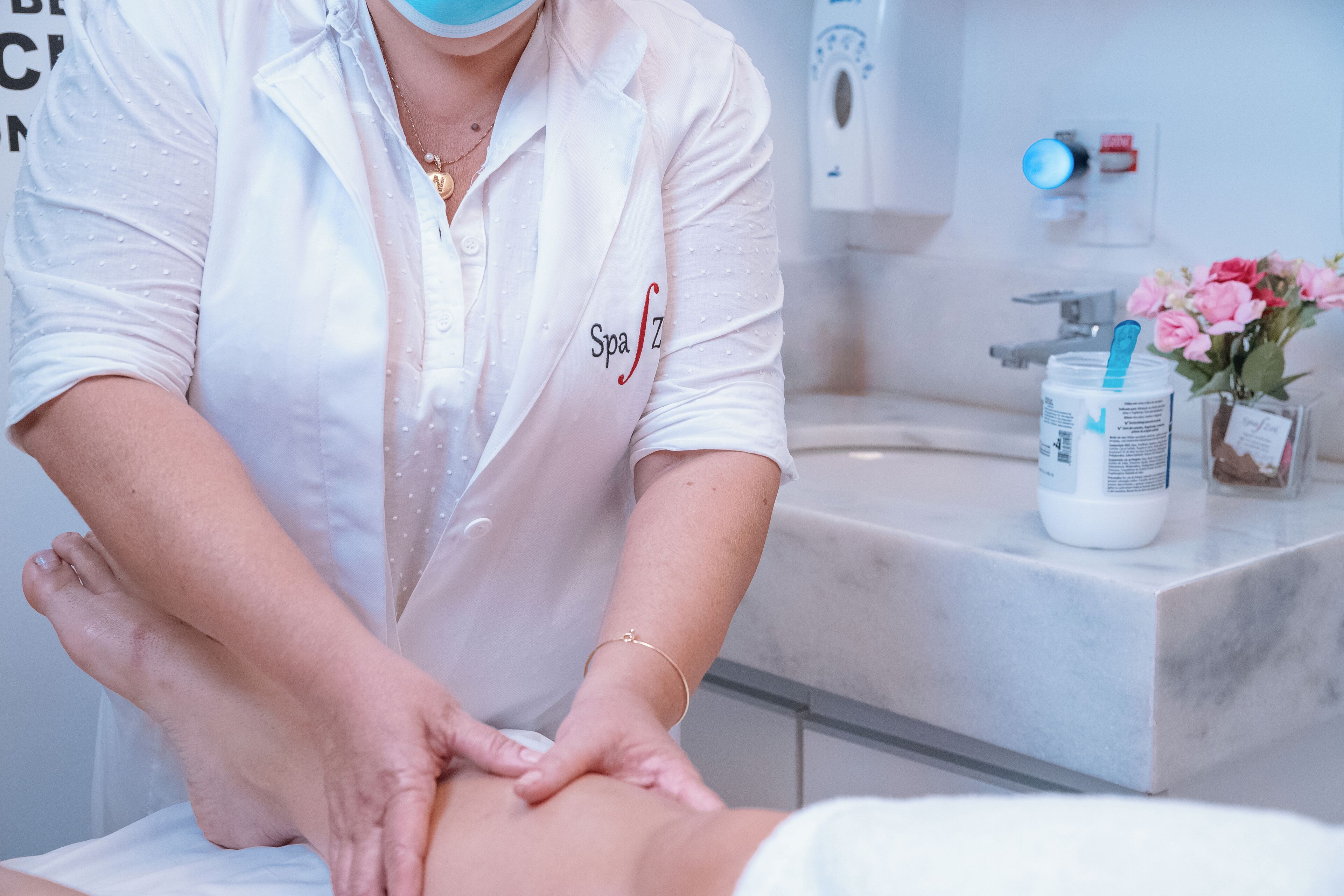 Masajes con piedras calientes y masajes 