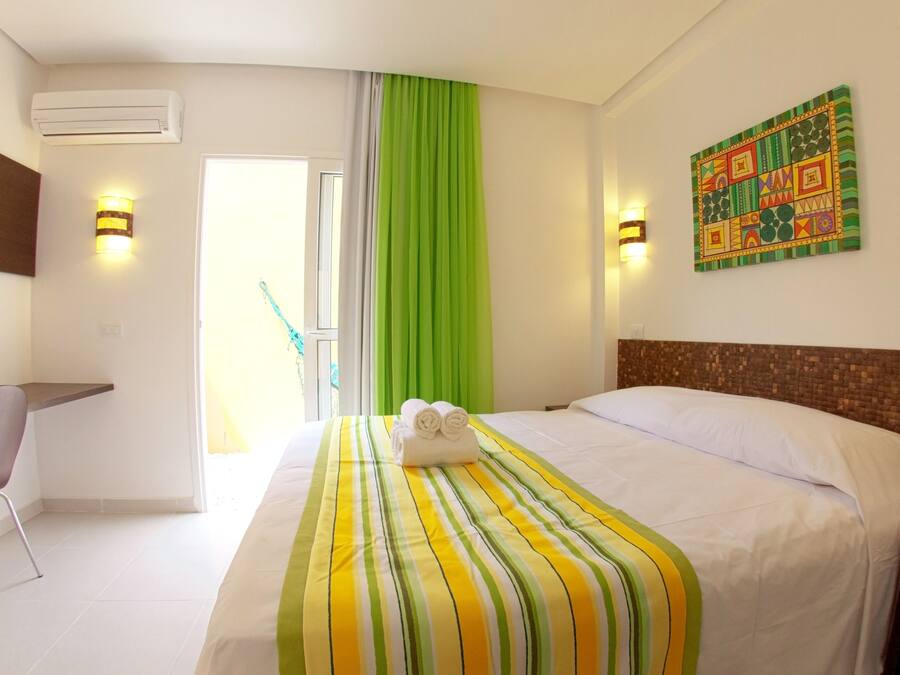 Minibar, safe på rommet, blendingsgardiner og wi-fi (inkludert)