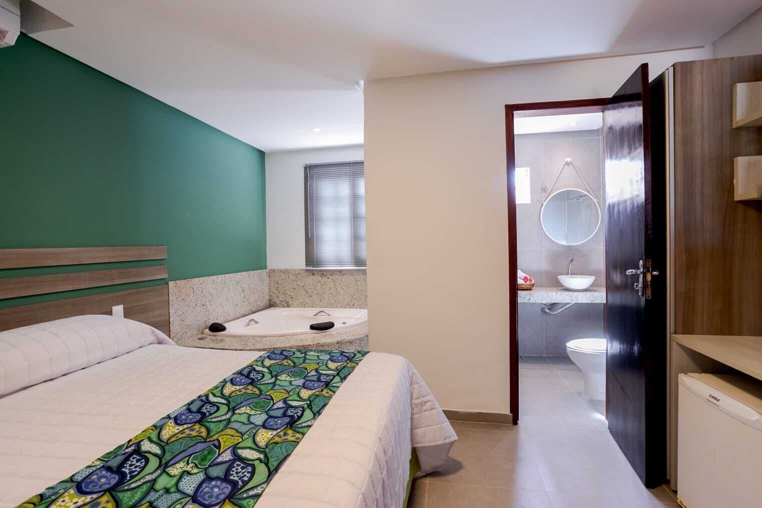 Dobbeltrom – deluxe, spabadekar | Minibar, blendingsgardiner, strykejern/-brett og wi-fi (inkludert)