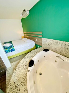 Deluxe Double Room, Hot Tub | Minibar, blackout drapes, iron/ironing board, free WiFi - Pousada Casamar (Ipojuca)