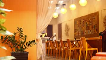 Café da manhã com buffet grátis todos os dias