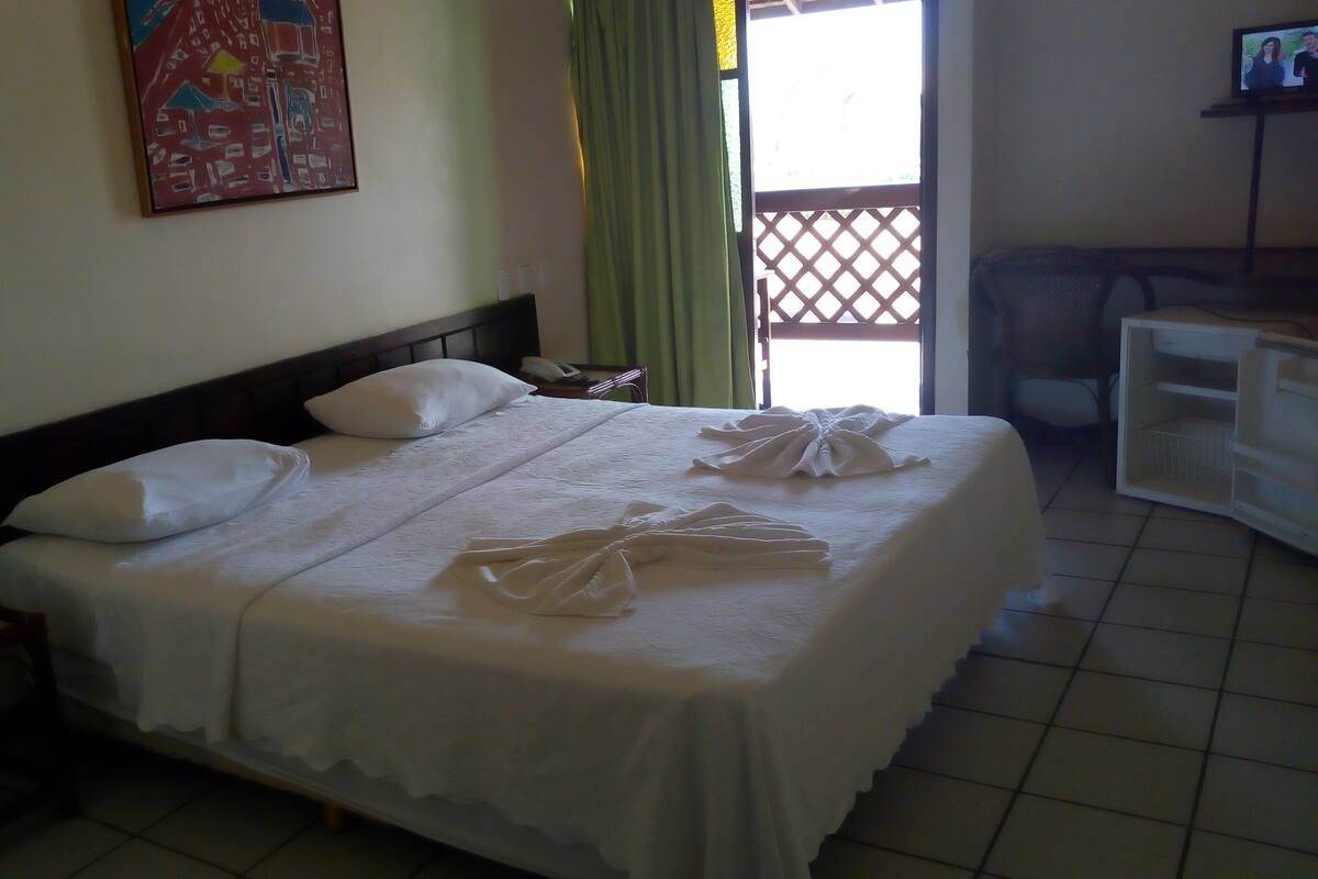 Minibar, WiFi (free), bed sheets