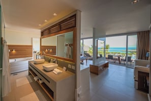 Suite (Royal Saccaro) | 1 bedroom, minibar, in-room safe, individually decorated