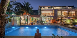 Kolam renang terbuka, kerusi lepak pantai